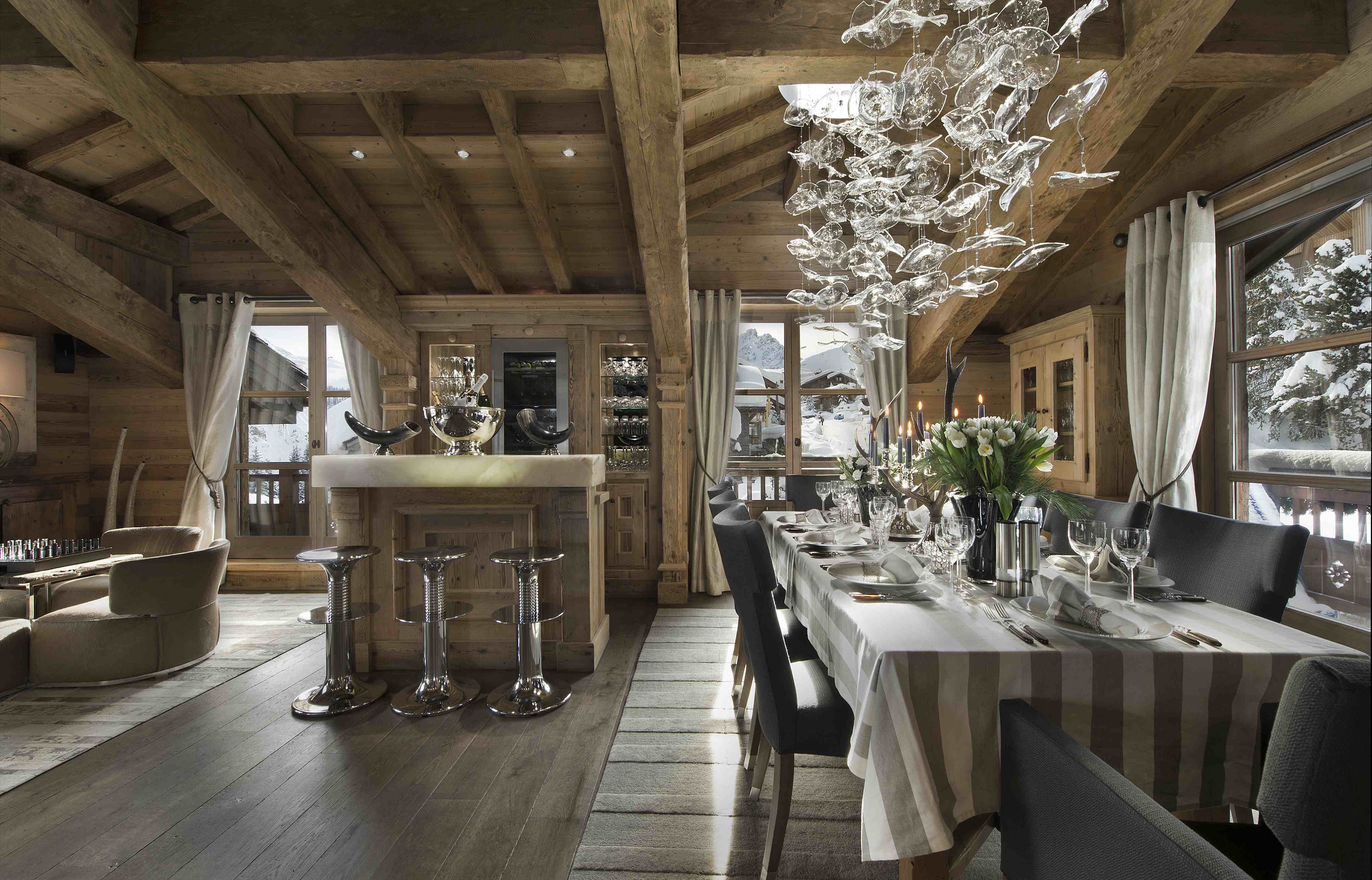 Шале мытищи. Шале Chalet papillon Courchevel. Шале Куршевель гостиная. Шале в Куршавеле интерьер. Стиль Шале в Куршевель.