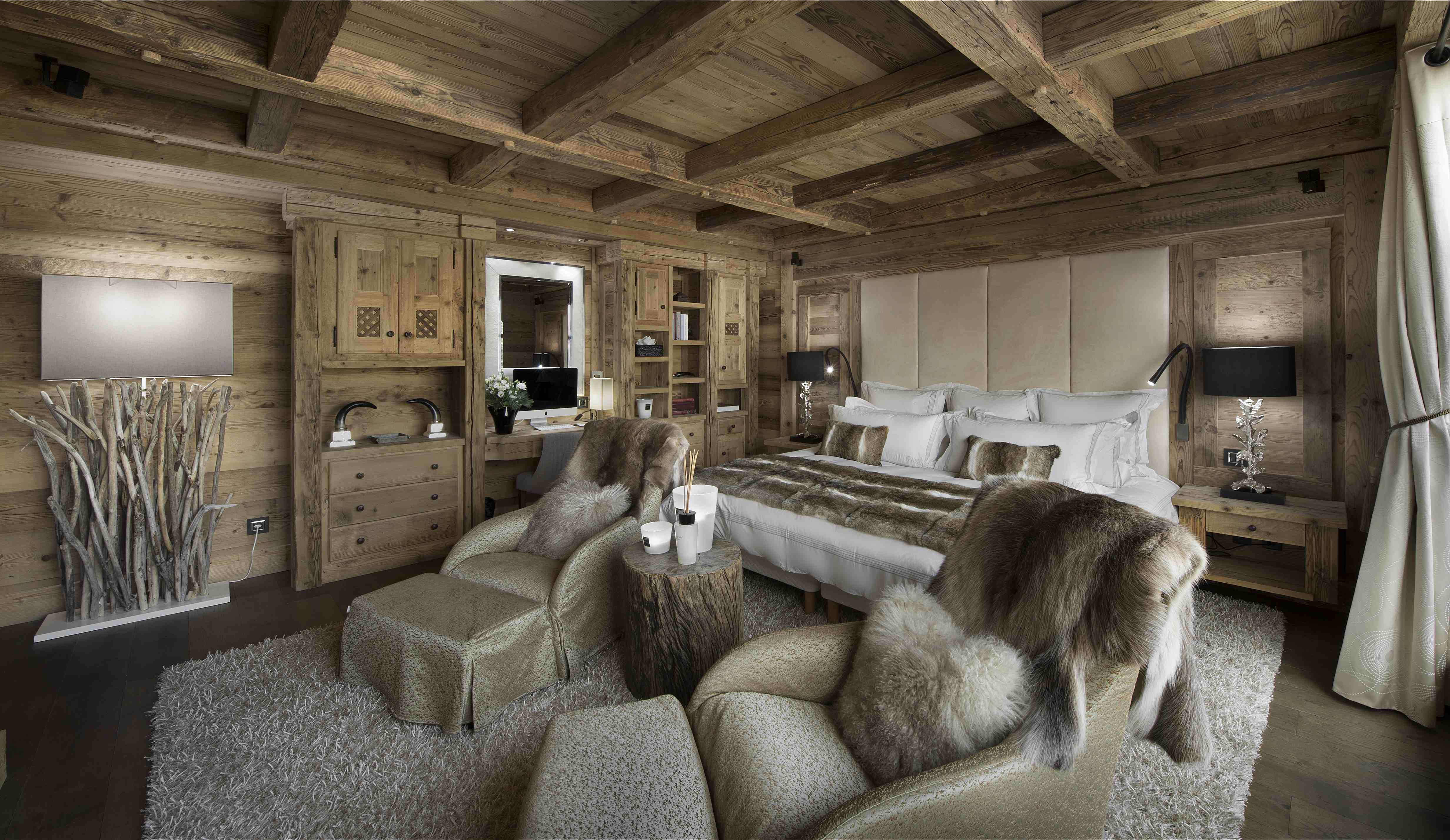 Шале интерьер. Спальня в стиле Шале Куршевель. Шале Chalet papillon Courchevel. Гостиная в стиле Шале Куршевель. Альпийское Шале интерьер мех.