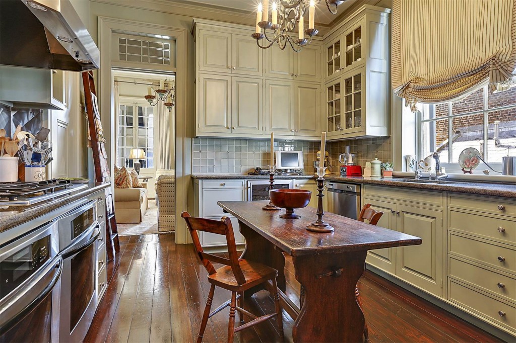 Elegant Restoration of Early 1830s New Orleans Mansion