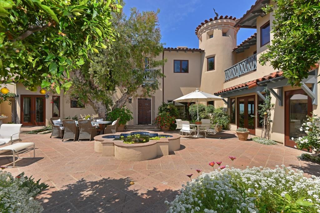 spanish-estate-with-stunning-vistas-and-pampering-amenities