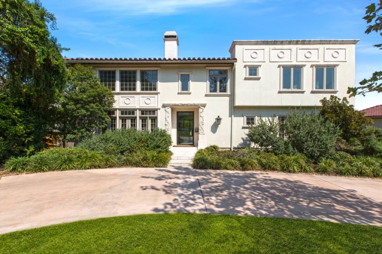 A Revival Style Home In San Antonio By Phyllis Browning Company ...