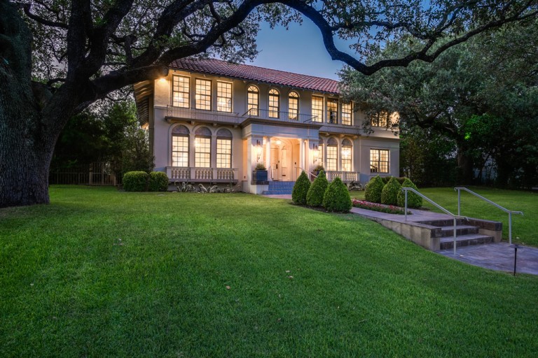 Elegantly Upgraded Villa In San Antonio By Phyllis Browning Company