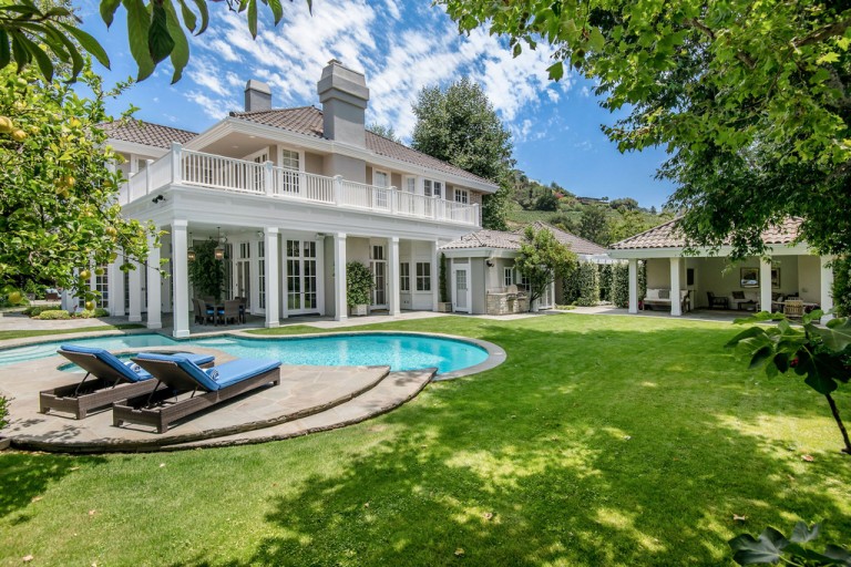 Jeff Hyland Presents An Elegant Traditional Estate In Los Angeles