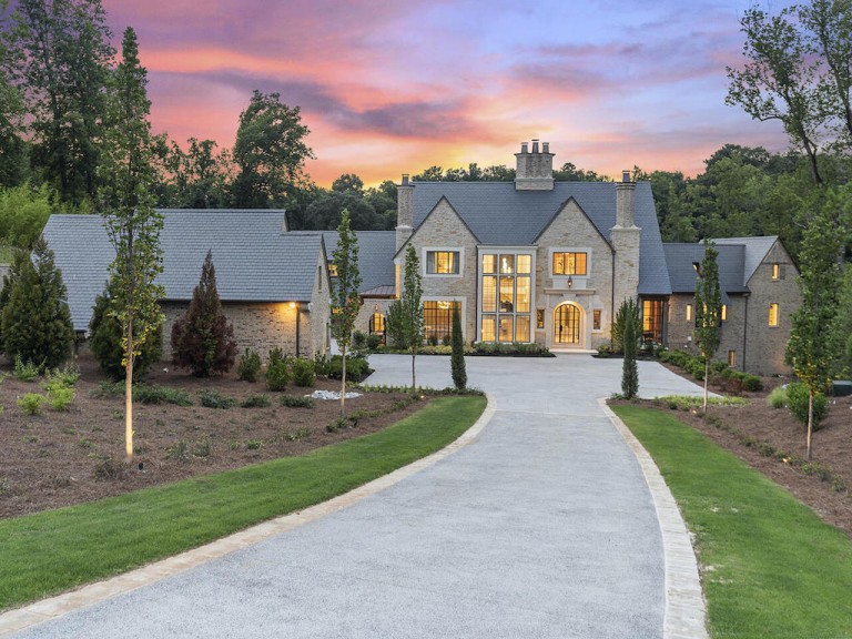 Debra Johnston Presents A New Modern Estate In Atlanta