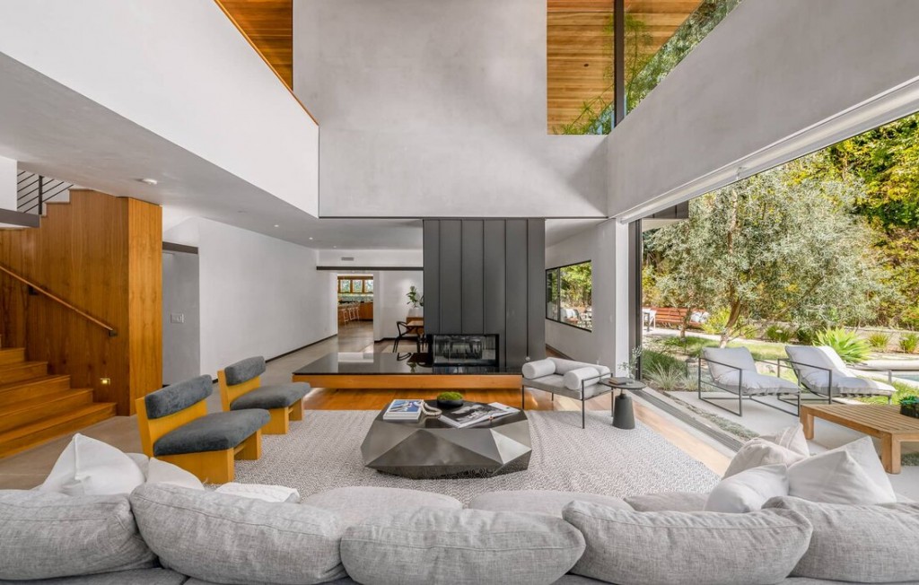 Sold ! Susan Stark Presents A Spectacular Custom Home In Los Angeles