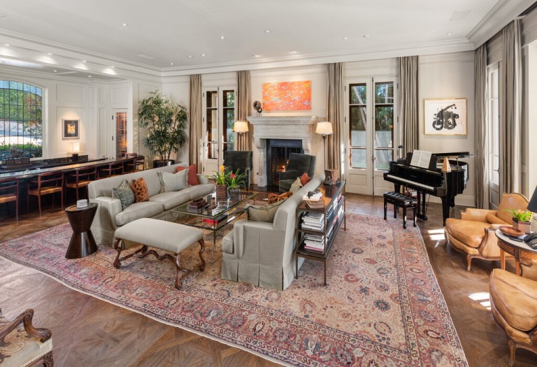 Joyce Rey Presents A Spectacular Meticulously Renovated Estate In Los ...