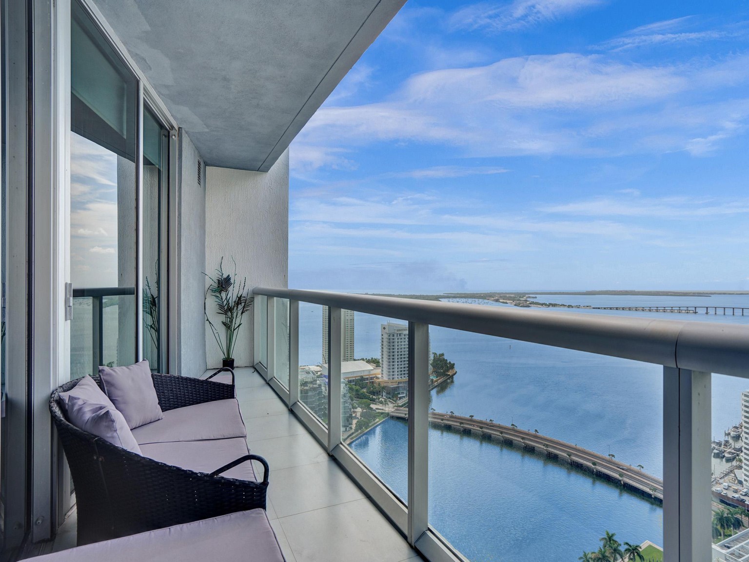 Lisa Van Wagenen Presents An Icon Brickell Beauty with Sweeping Views ...