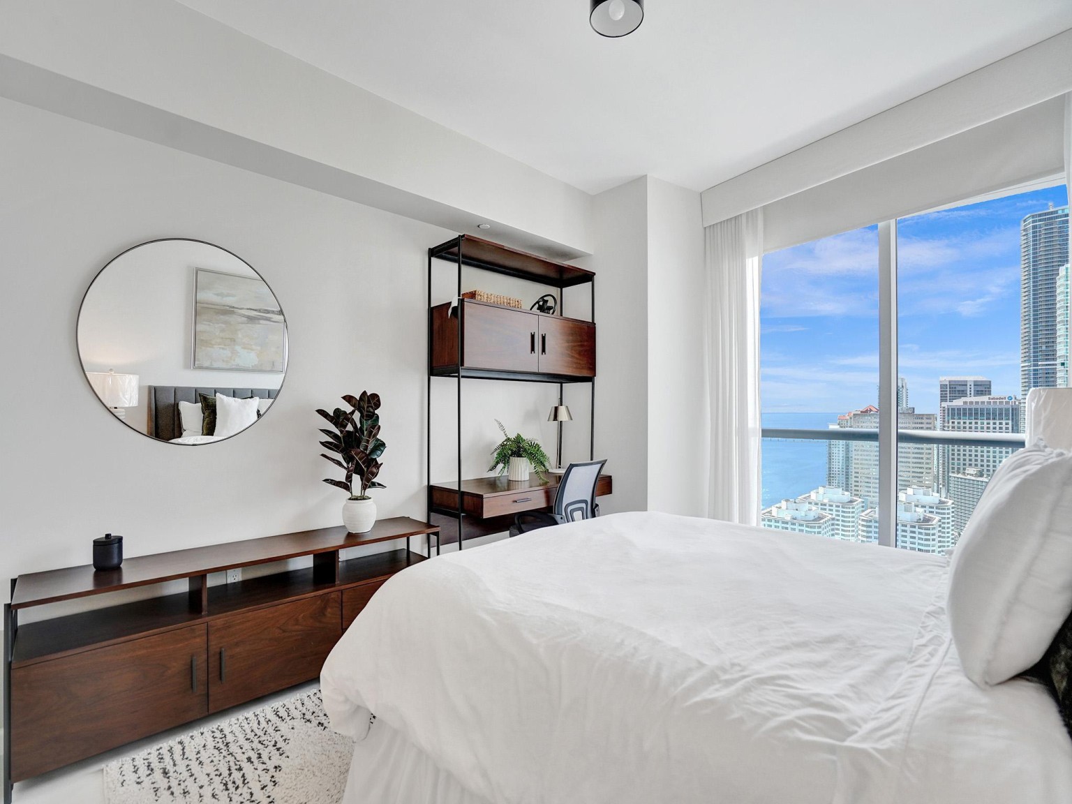 Lisa Van Wagenen Presents An Icon Brickell Beauty with Sweeping Views ...