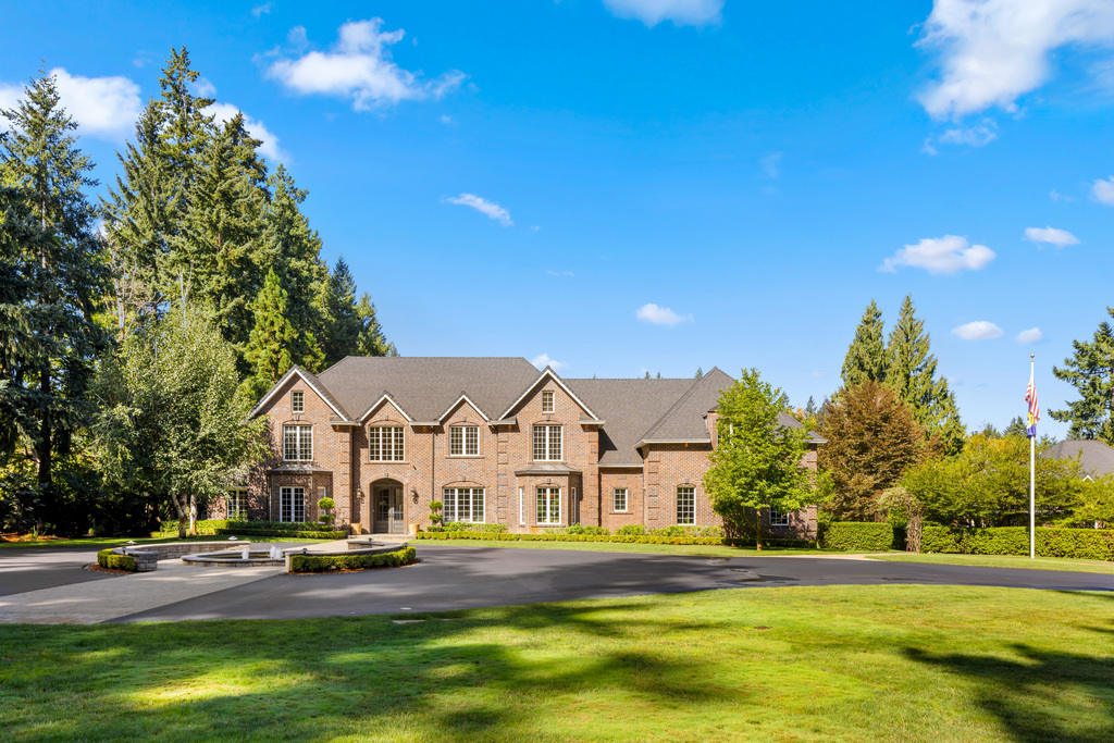LUXE Forbes Global Properties Presents A Spectacular Updated Estate In Wilsonville