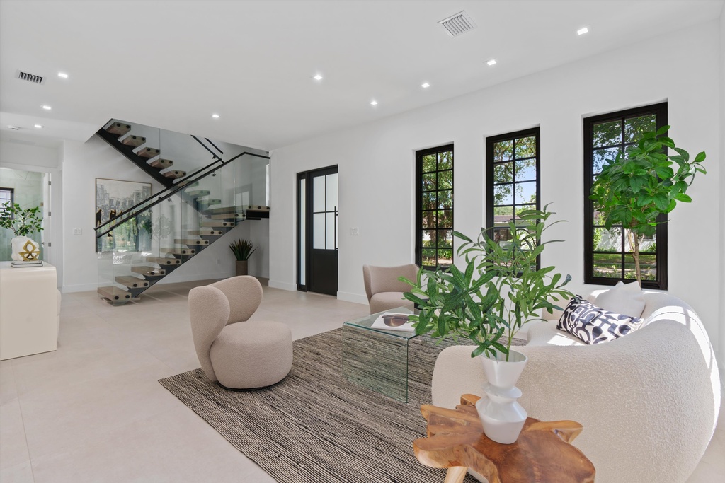 Mauricio J. Barba Presents A Newly-Built Home In North Gables