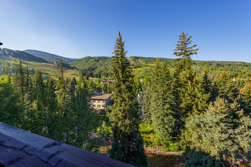 Douglas Landin Presents A Stunning Mountain View Apartment In Vail, Colorado