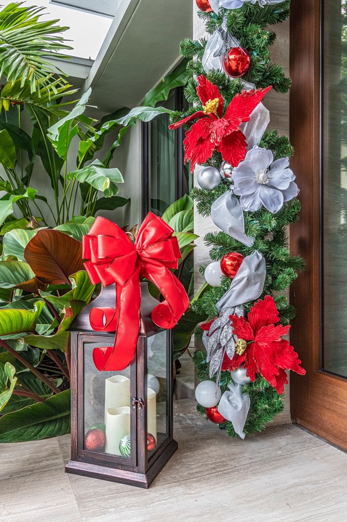 Holiday Magic at the Door: Haute Design Experts on Entryway Design